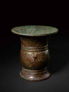 A BRONZE RITUAL WINE VESSEL, 'ZUORIGUIBAOZUNYI' ZUN, MIDDLE WESTERN ZHOU OR BEFORE: 西周中期或以前 青銅貘首「作日癸寶尊彝 ◆ 」尊 19.3 cm Height 