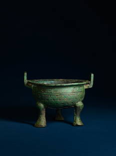 A BRONZE FOOD VESSEL,DING, LATE WESTERN ZHOU-EARLY SPRING AND AUTUMN PERIOD: 西周晚期-春秋早期 青銅「系伯」鼎 19.7 cm Height / 耳距 : 26.1