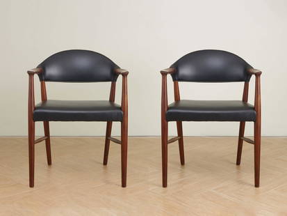 A PAIR OF KURT OLSEN ARMCHAIRS, MODERN: Kurt Olsen 扶手椅一對 W：58 D：45 H：77 cm