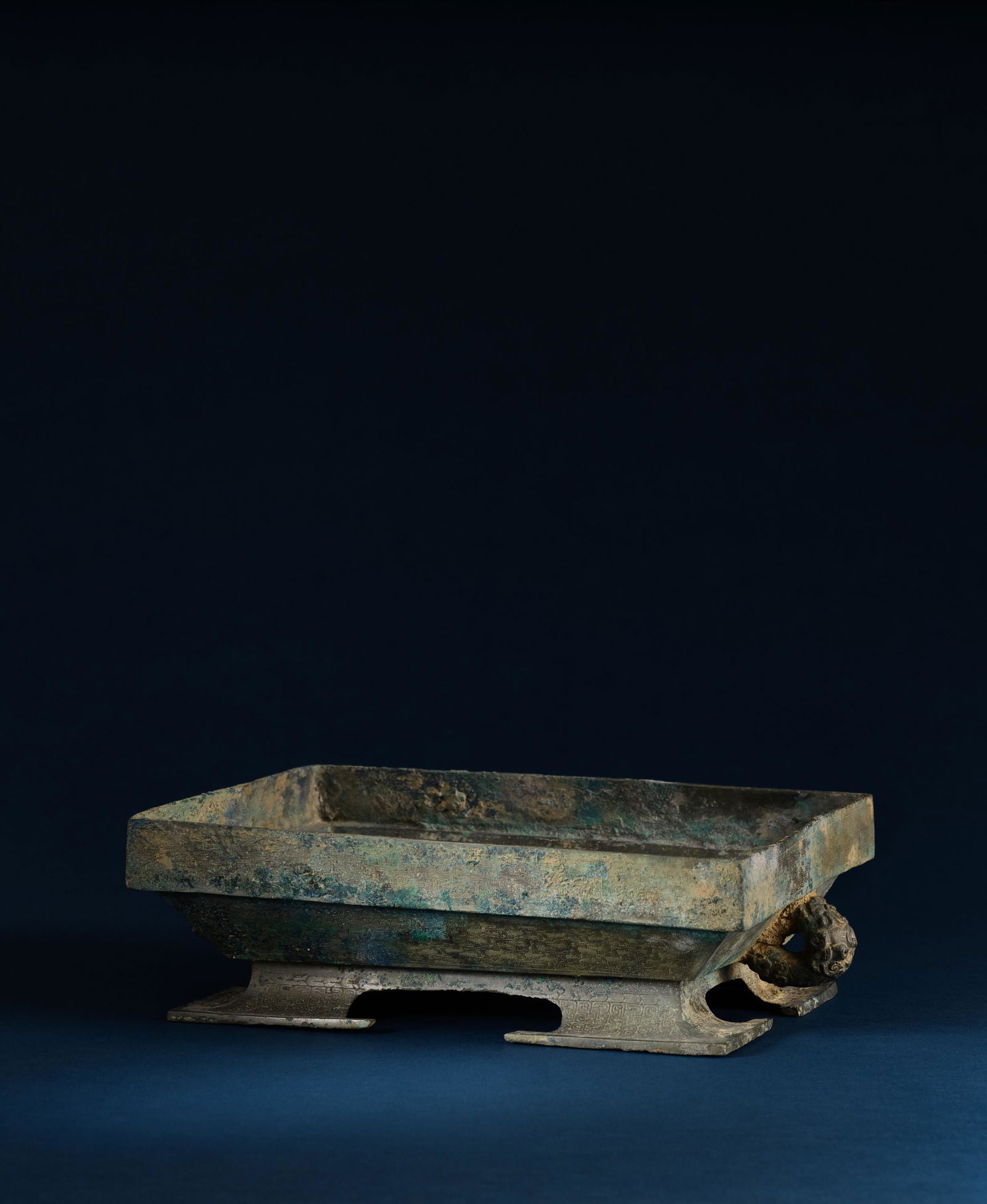 A BRONZE RITUAL FOOD VESSEL AND COVER, FU (1 of 1)