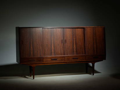 Danish Maker Rosewood Sideboard: Danish Maker Danish Maker Rosewood Sideboard 尺寸:200 x 46 x 113。