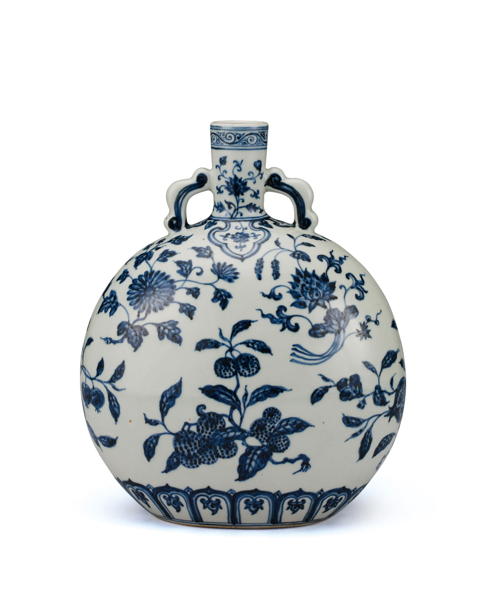 A BLUE AND WHITE MOONFLASK, 'BAOYUEPING': 品名:清雍正 青花三多紋雙耳抱月瓶 年代(Age):YONGZHANG PERIOD, QING DYNASTY 尺寸(size):2