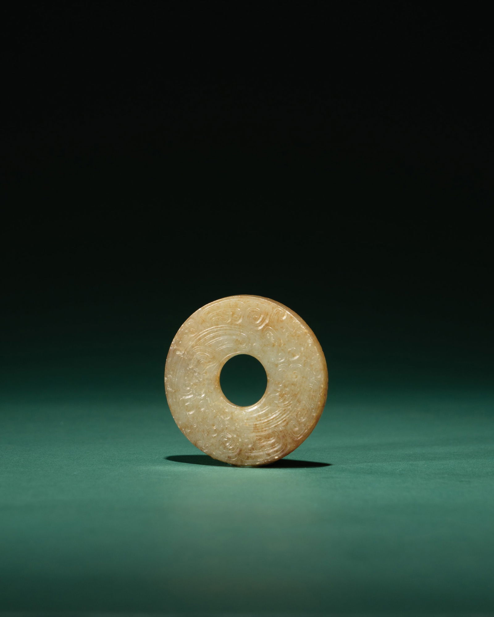 A WHITE JADE 'DRAGON' PENDANT (1 of 2)