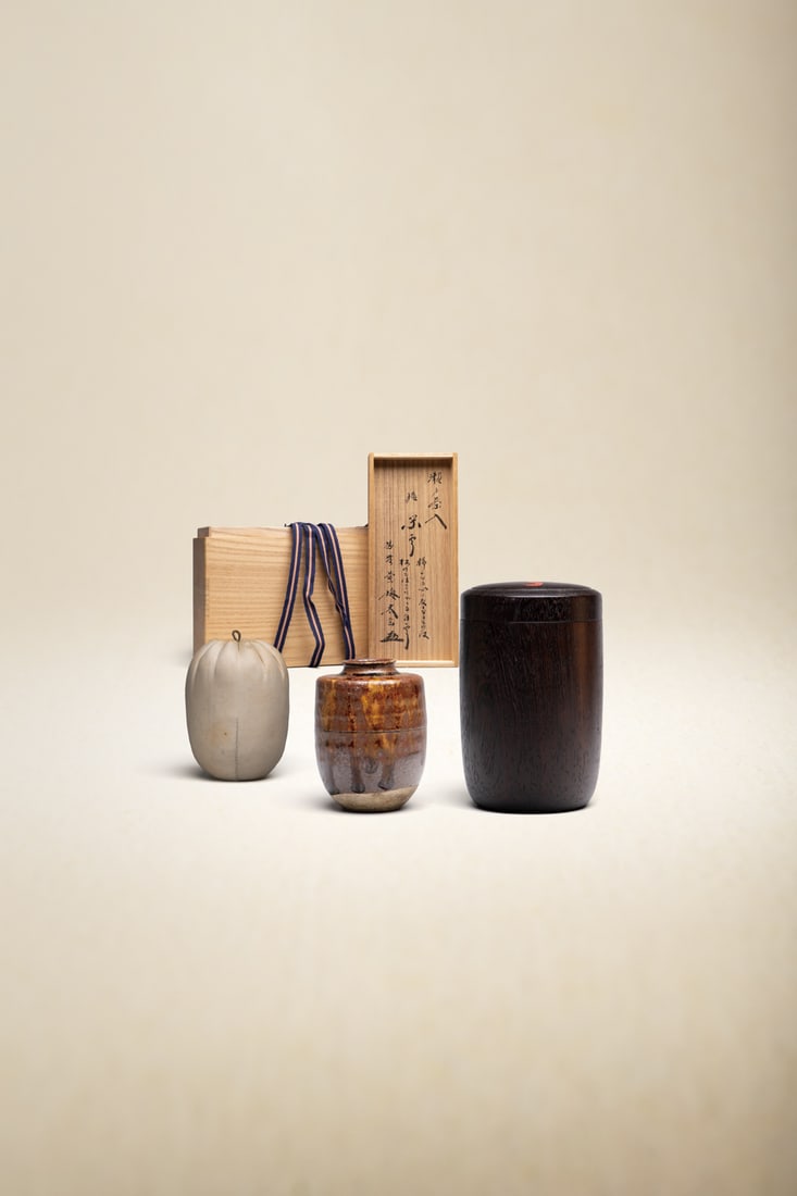 A TEA CADDY AND COVER (1 of 6)