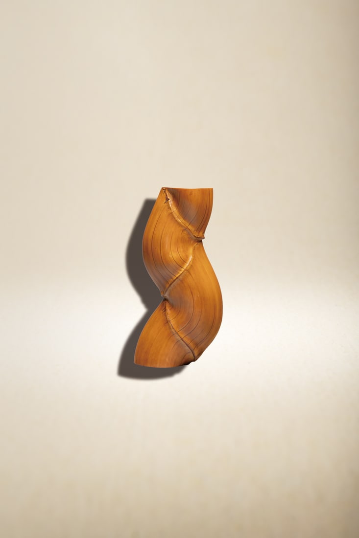 A BAMBOO ARMREST: 品名(title):明治時期 唐物人面竹臂擱。年代(Age): MEIJI PERIOD (1868-1912)。 尺寸:18.5 L