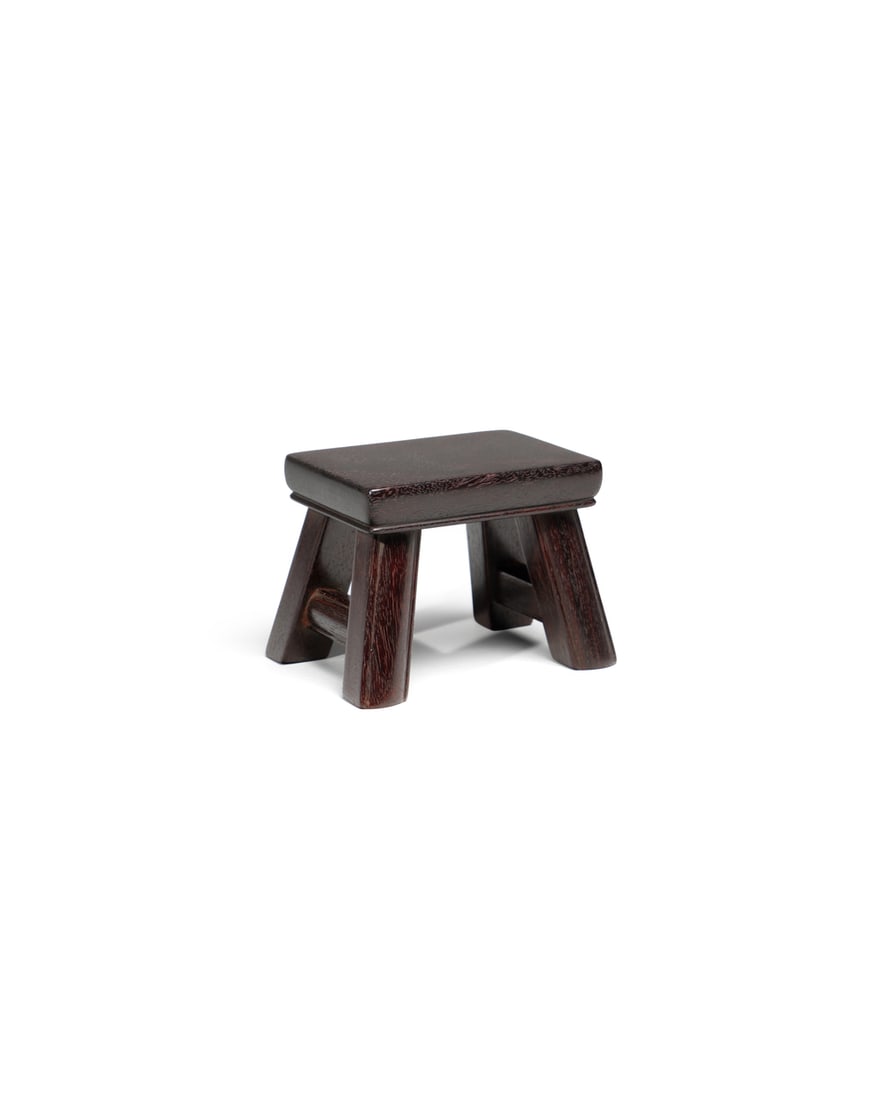 A SMALL ZITAN STAND (1 of 2)