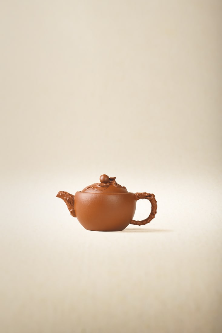 A FINE ZISHA TEAPOT (1 of 4)