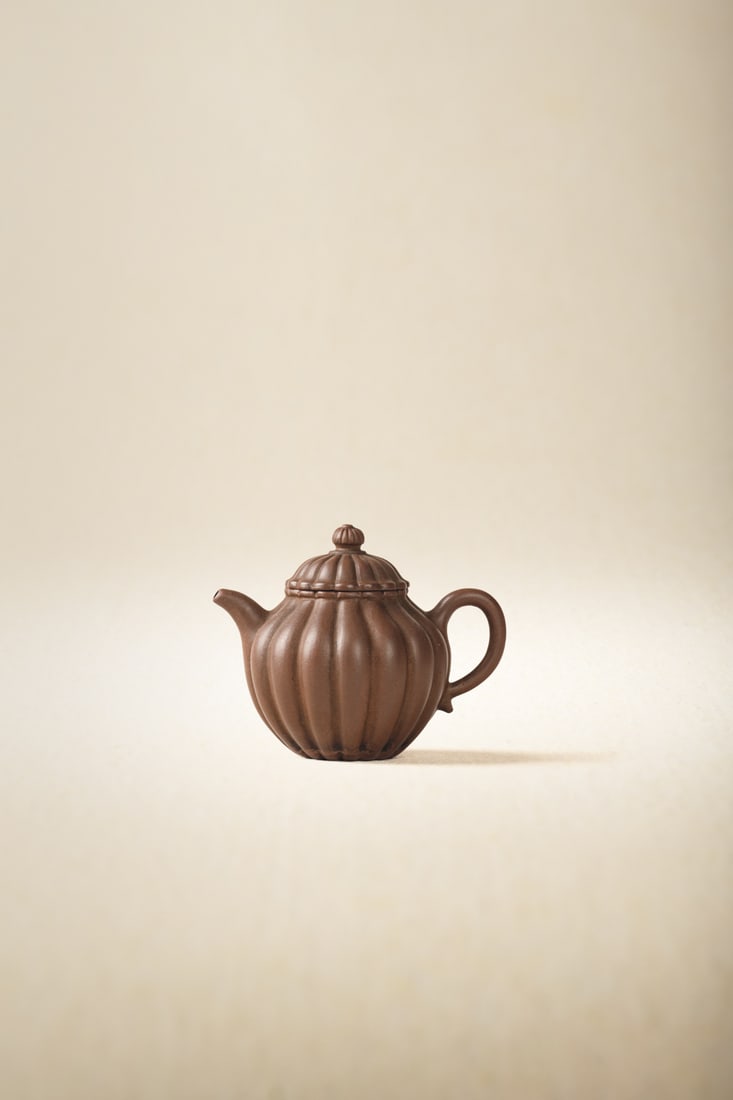A FINE ZISHA TEAPOT (1 of 1)