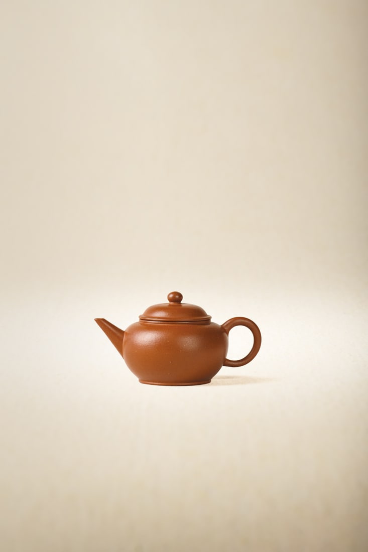 A FINE ZISHA TEAPOT (1 of 3)