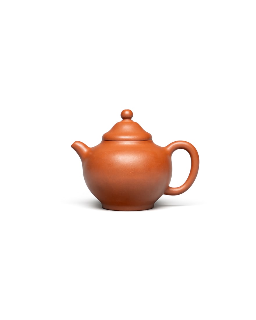 A ZISHA TEAPOT: 品名(title):清 孟臣款朱泥仲芳掇球壺。年代(Age): QING (1644-1911 A.D.)。 尺寸:200 cc