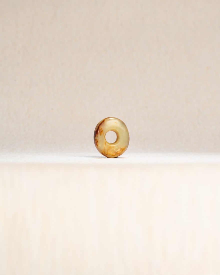 A YELLOW JADE,HUAN: 品名(title):漢 黃玉環。年代(Age): HAN (206 B.C.-220 A.D.)。 尺寸:3.3 cm Width, 1.2 cm Height。 拍品描