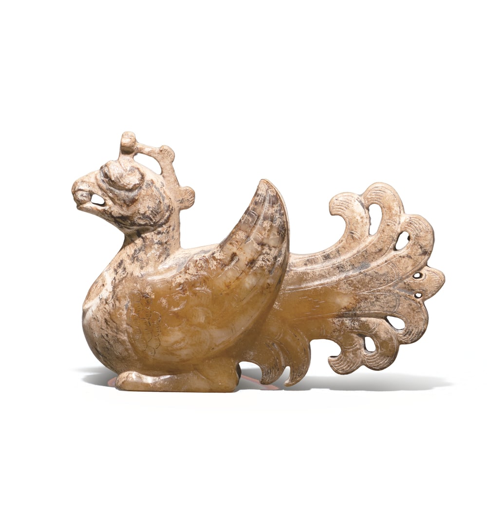 A JADE FIGURE OF A PHOENIX: 品名(title):漢 玉朱雀。年代(Age): HAN (206 B.C.-220 A.D.)。 尺寸:8 cm Length, 5.6 cm Height。 拍品描$