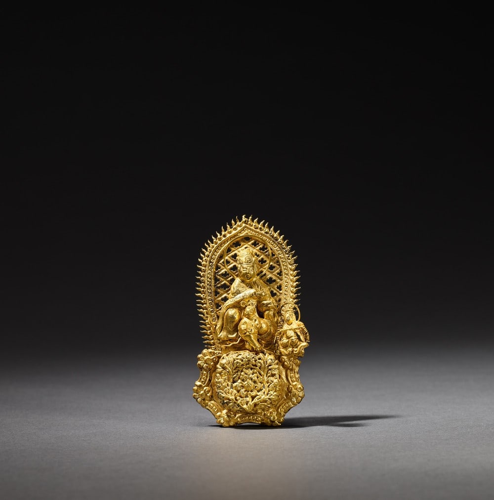 A GOLD HAIR ORNAMENT (1 of 1)