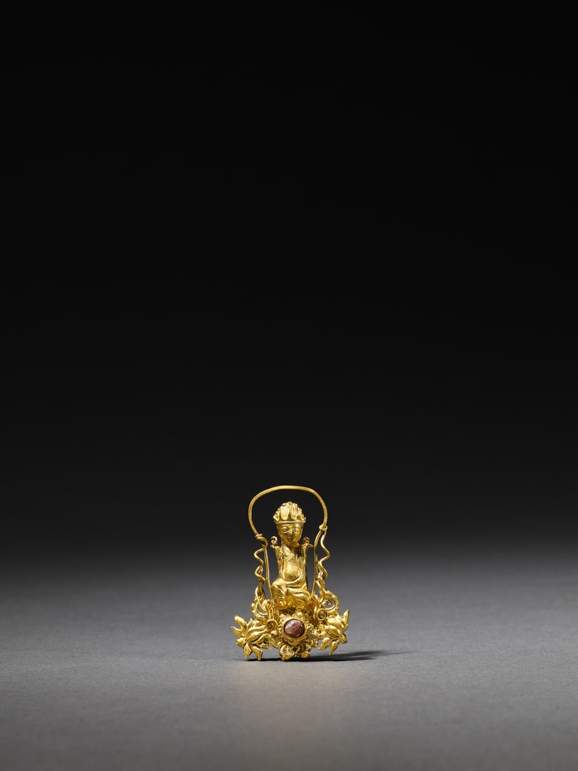 A GEMSTONE-INLAID GOLD HAIR ORNAMENT (1 of 1)