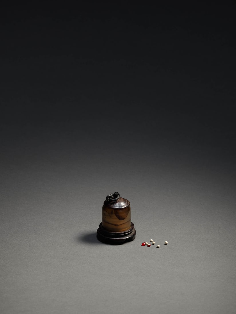 AN AGATE RELIQUARY STUPA WITH RELICS (1 of 1)