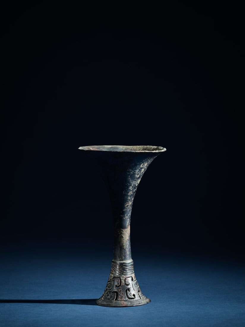 A BRONZE RITUAL WINE VESSEL, GU (1 of 1)