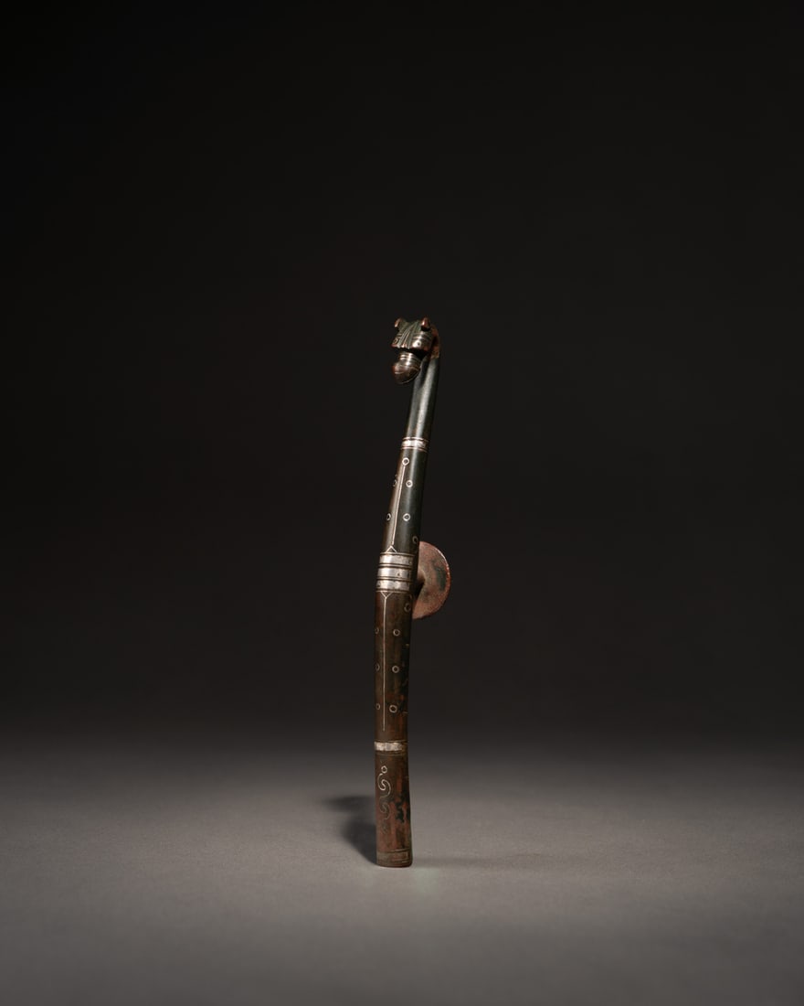 A SILVER-INLAID BRONZE BELT HOOK (1 of 3)