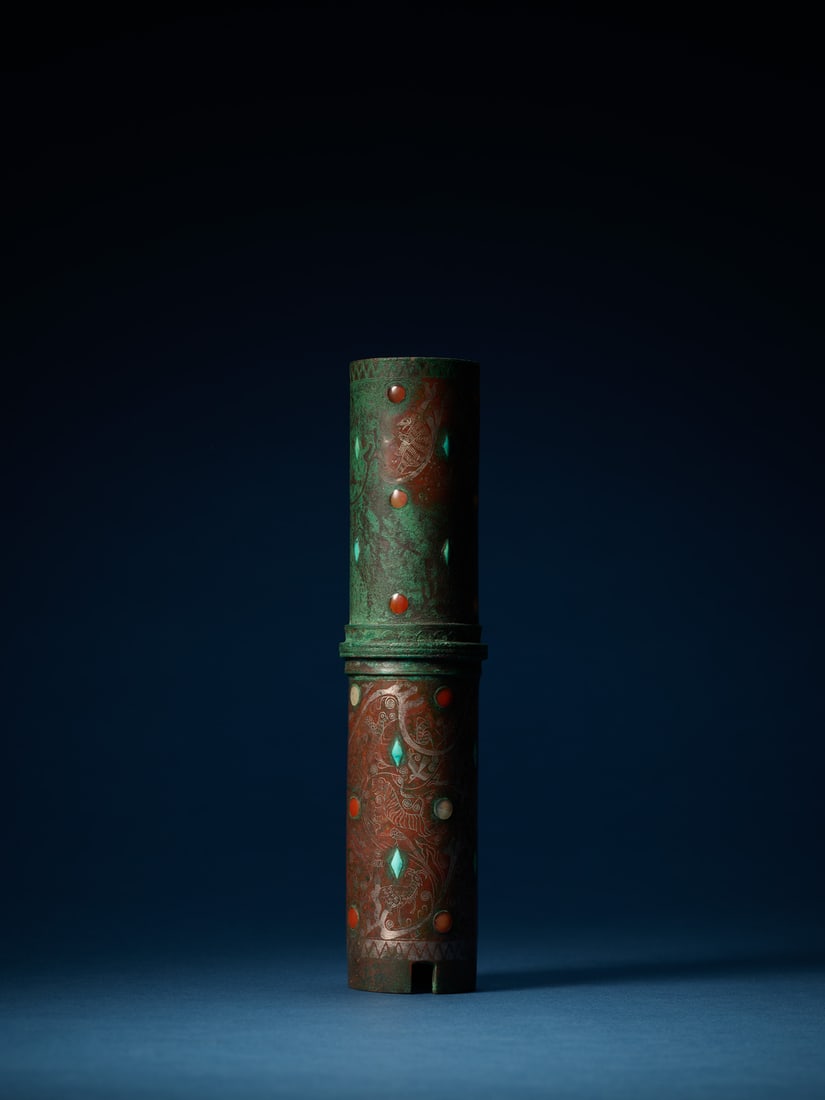 A SILVER-INLAID BRONZE CHARIOT FITTING (1 of 2)