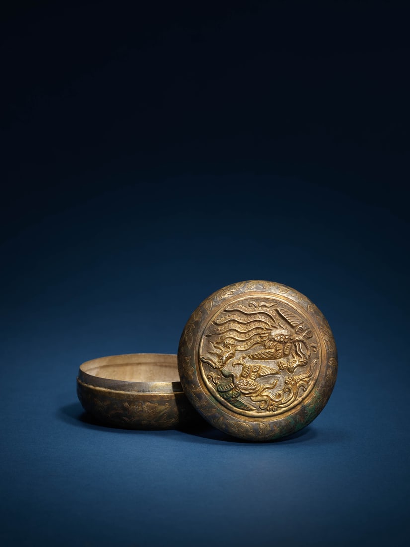 A GILT-SILVER 'PHOENIX' BOX AND COVER (1 of 1)