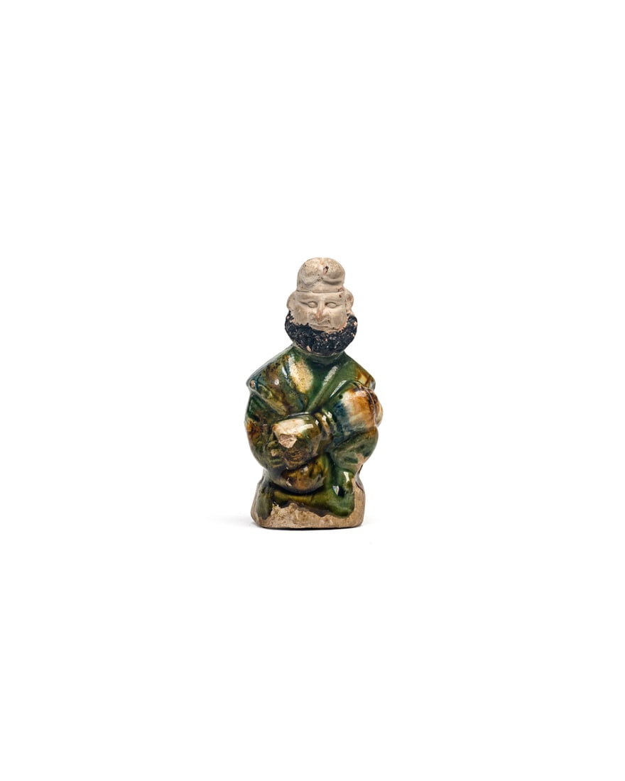 A SANCAI-GLAZED FIGURE OF A MUSICIAN: 品名(title):唐 三彩胡人樂俑。年代(Age): TANG (618-907 A.D.)。 尺寸:8.3 cm Height。