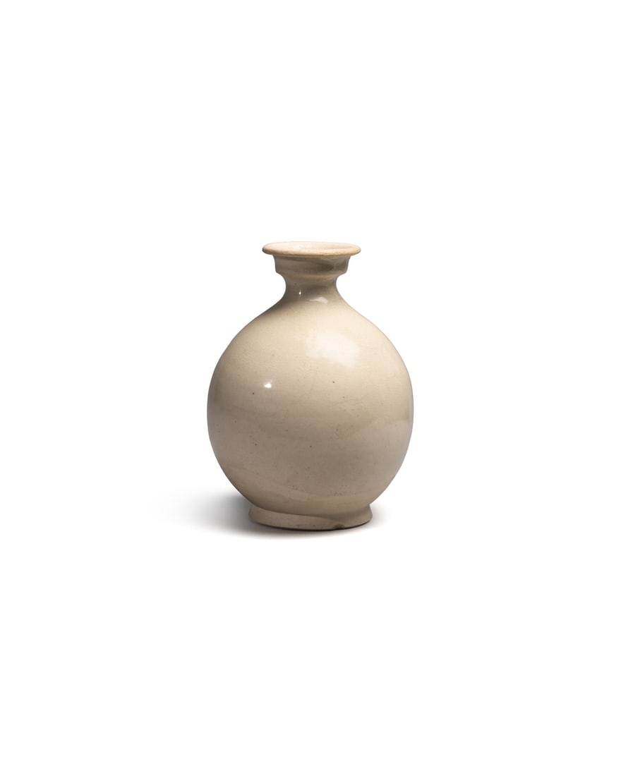 A PAIR OF WHITE-GLAZED VASES (1 of 6)