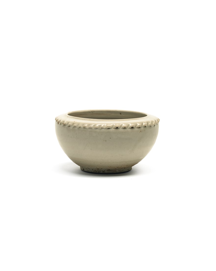 A 'DING' WHITE-GLAZED SAWTOOTH-BANDED WASHER (1 of 4)