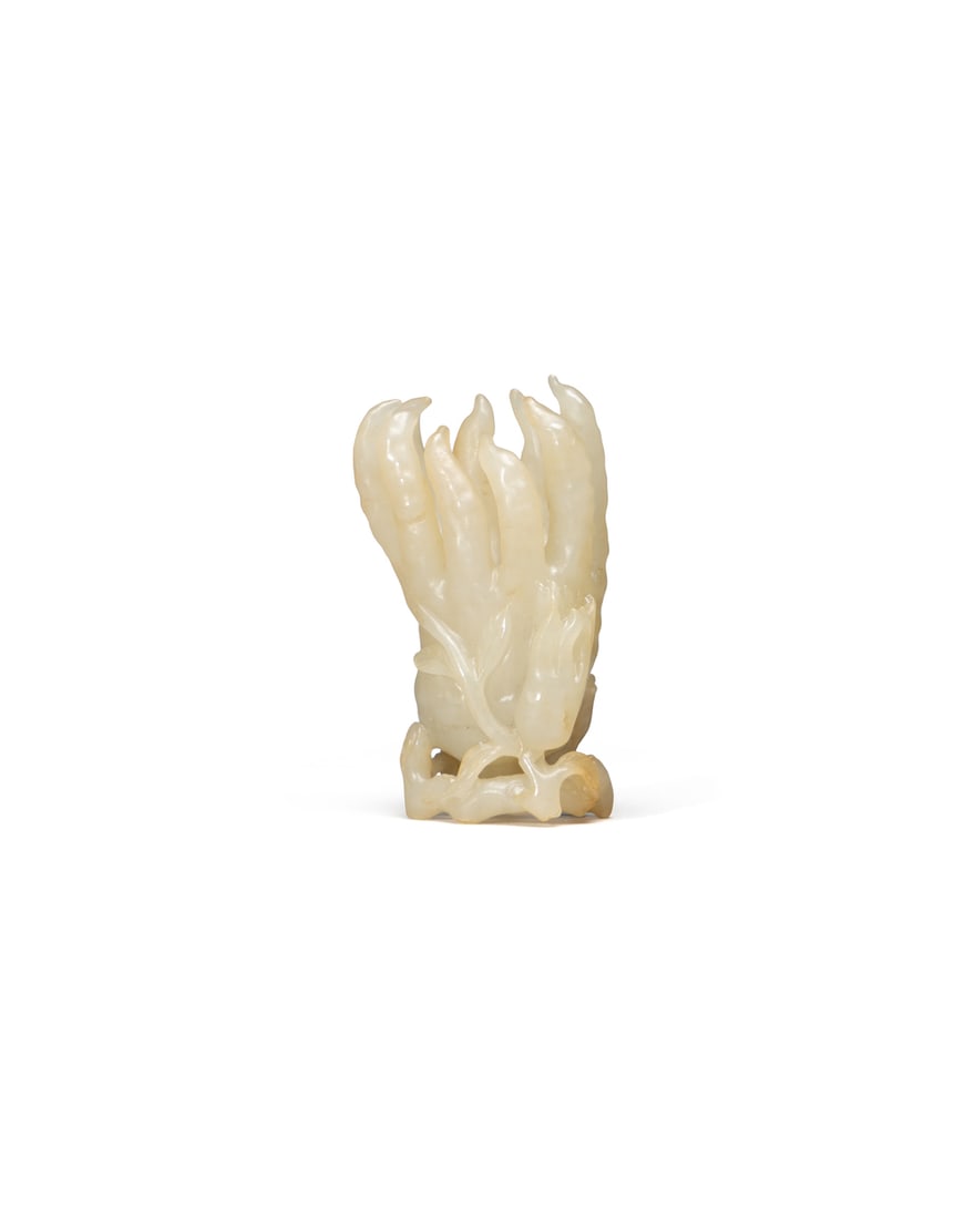 A WHITE JADE 'BUDDHA' CARVING: 品名(title):清 白玉佛手擺件。年代(Age): QING (1644-1911 A.D.)。 尺寸:8 cm Height。 來源ʍ
