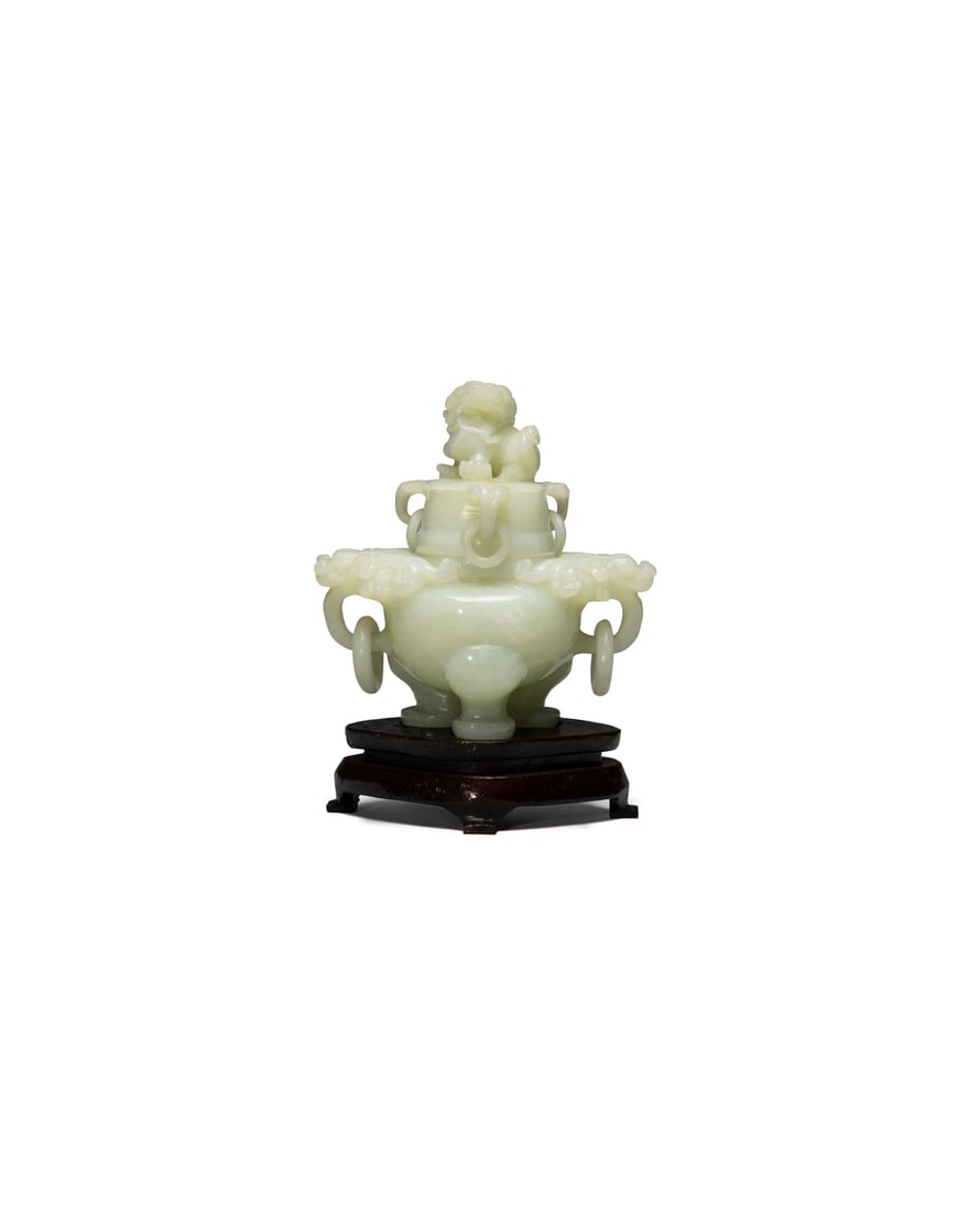 A WHITE JADE CENSER: 品名(title):清晚期 白玉獅鈕蓋爐。年代(Age): LATE QING。 尺寸:10.5 cm Height, 耳距10.3 