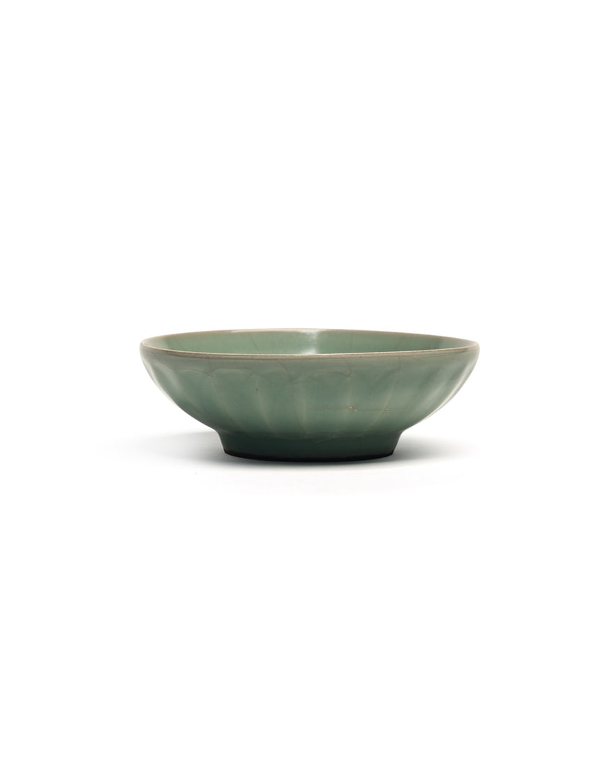 A 'LONGQUAN' CELADON-GLAZED DISH (1 of 3)