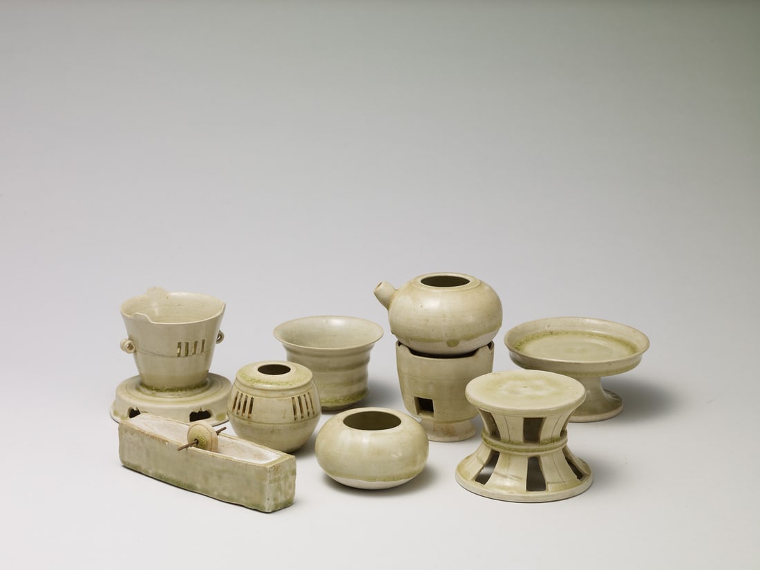 A SET OF WHITE-GLAZED TEAWARES (1 of 2)