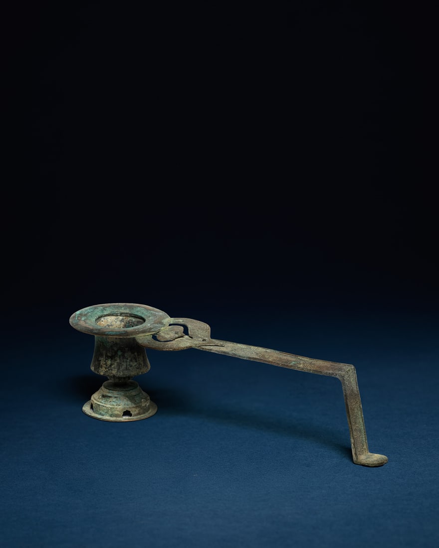 A BRONZE CENSER: 品名(title):唐 青銅行爐。年代(Age): TANG (618-907 A.D.)。 尺寸:34.5 cm Width, 9.8 cm Height。