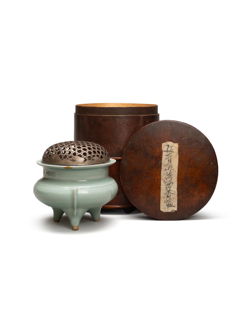 A 'LONGQUAN 'CELADON-GLAZED TRIPOD CENSER (1 of 3)