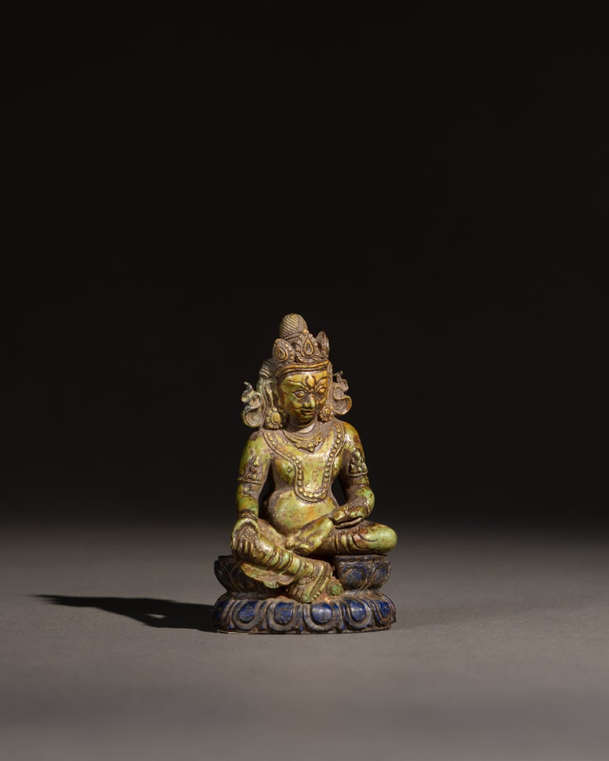 A LAPIS LAZULI FIGURE OF JAMBHALA: 品名(title):元 青金石財神。年代(Age): YUAN (1271-1368 A.D.)。 尺寸:8.8 cm Height。 來源：