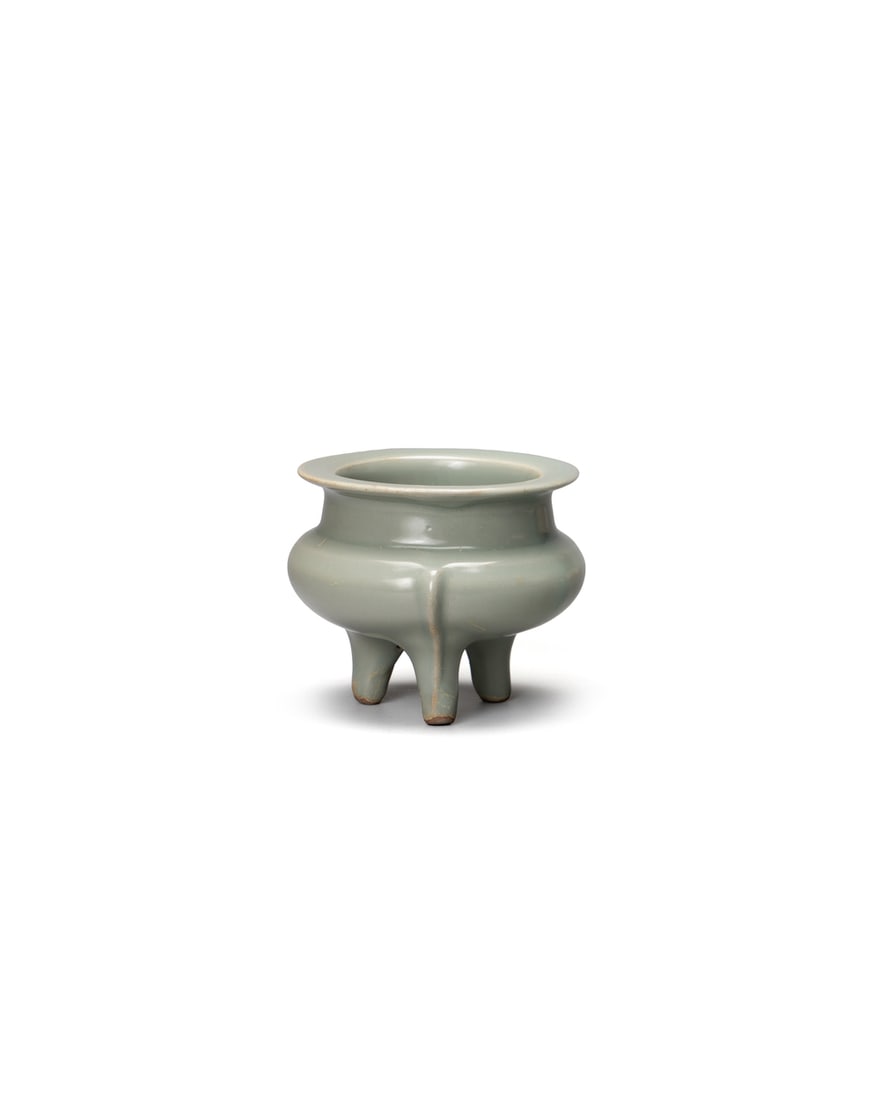 A 'LONGQUAN' CELADON-GLAZED TRIPOD CENSER (1 of 3)