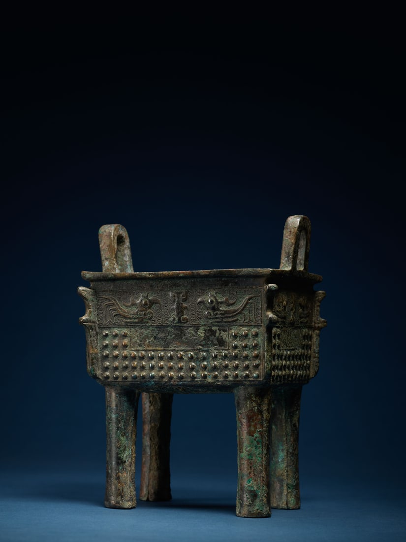 A BRONZE RITUAL FOOD VESSEL, FANGDING (1 of 1)