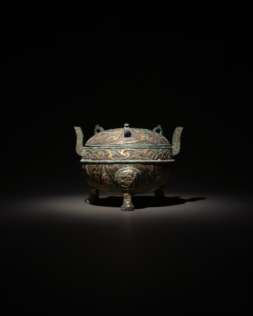 A GOLD AND SILVER-INLAID BRONZE RITUAL FOOD VESSEL AND COVER, DING (1 of 4)
