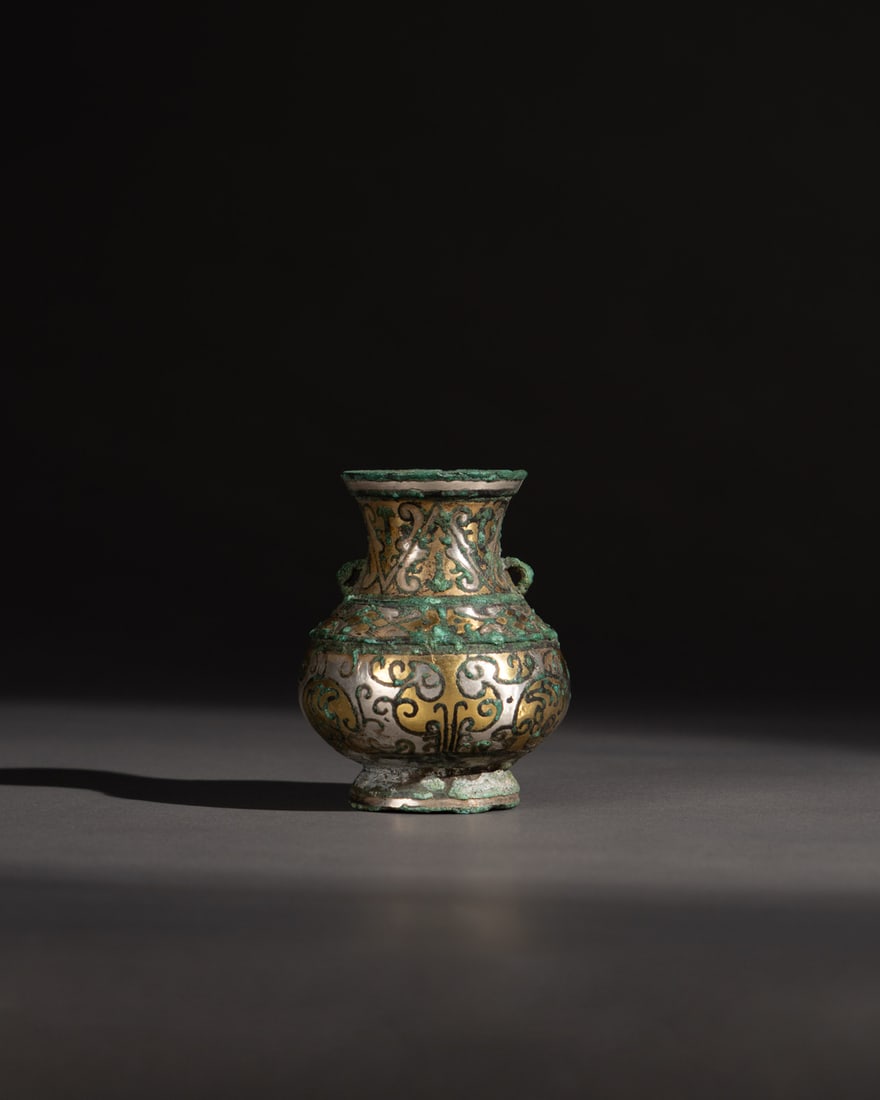 A SMALL GOLD AND SILVER-INLAID BRONZE VASE (1 of 1)