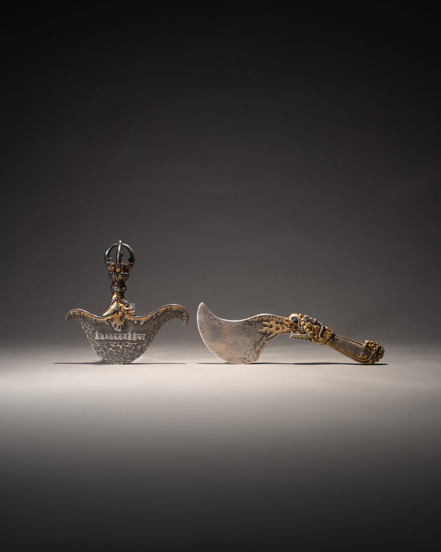 A GROUP OF TIBETAN GILT-BRONZE RITUAL IMPLEMENTS: 品名(title):18世紀 藏傳法器一組二件。年代(Age): 18TH CENTURY。 尺寸:17.2 cm Length / 27 cm L