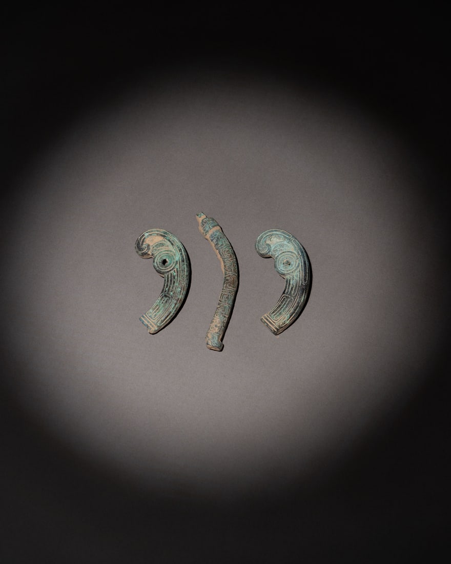 A GROUP OF BRONZE HORSE HARNESS: 品名(title):戰國至漢 青銅馬具一組三件。年代(Age): WARRING STATES PERIOD TO HAN。 尺