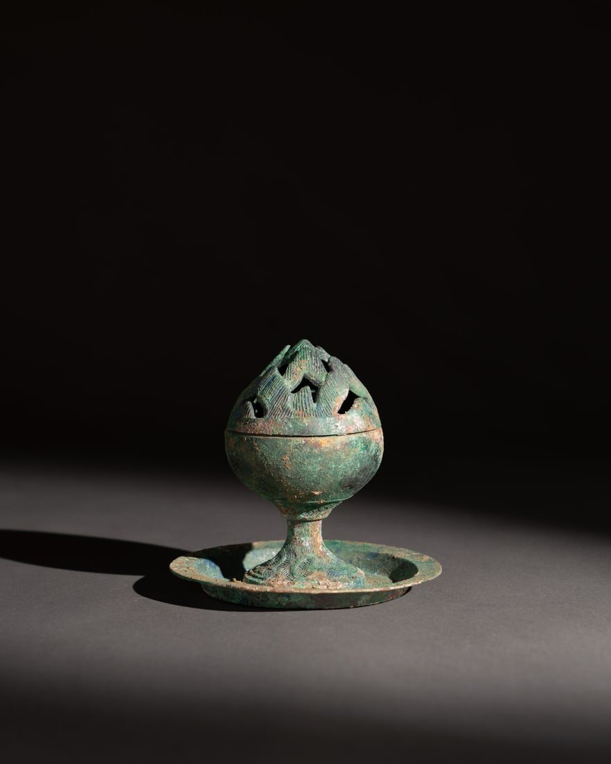 A GILT-BRONZE CENSER AND COVER, BOSHANLU: 品名(title):漢 銅鎏金博山爐。年代(Age): HAN (206 B.C.-220 A.D.)。 尺寸:11 cm Height。
