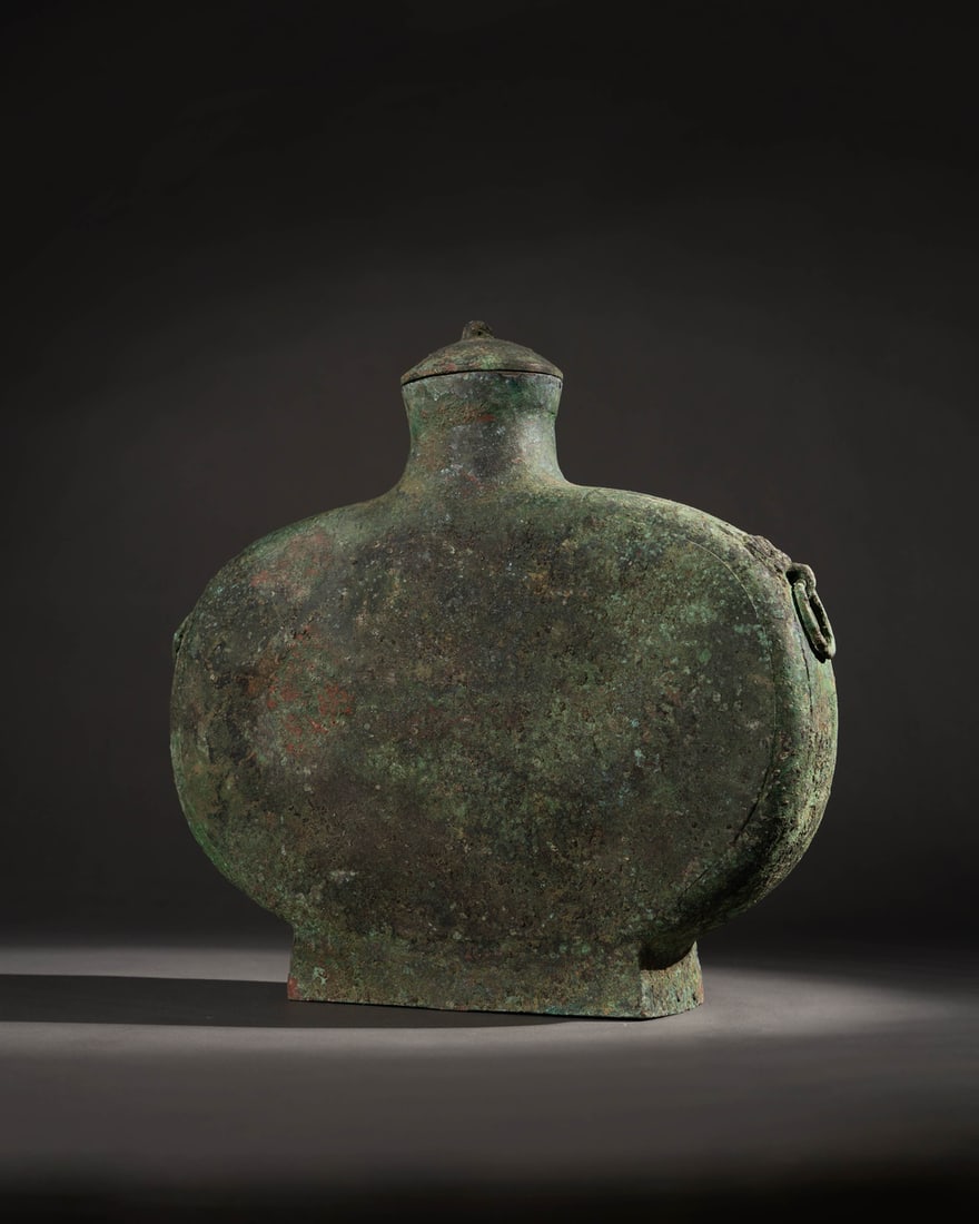 A BRONZE WINE VESSEL AND COVER, BIANHU (1 of 1)