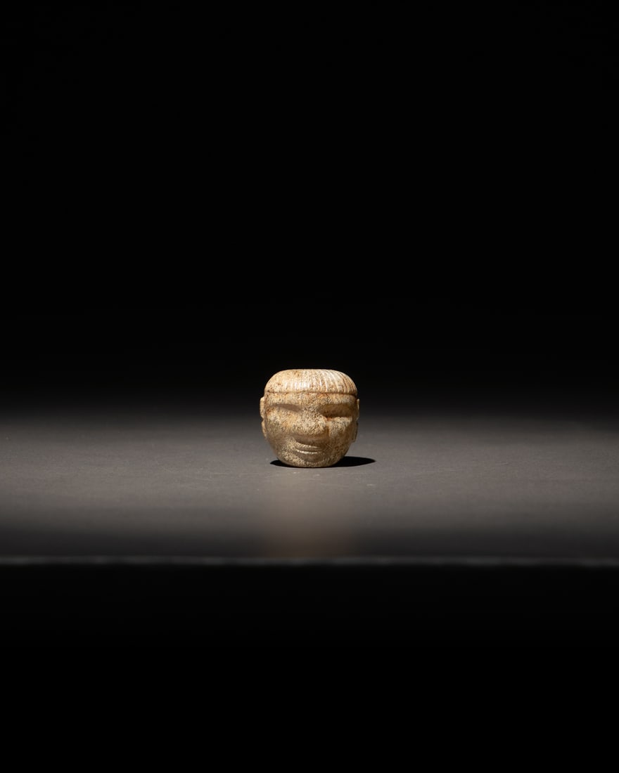 A JADE 'HEAD' CARVING (1 of 2)