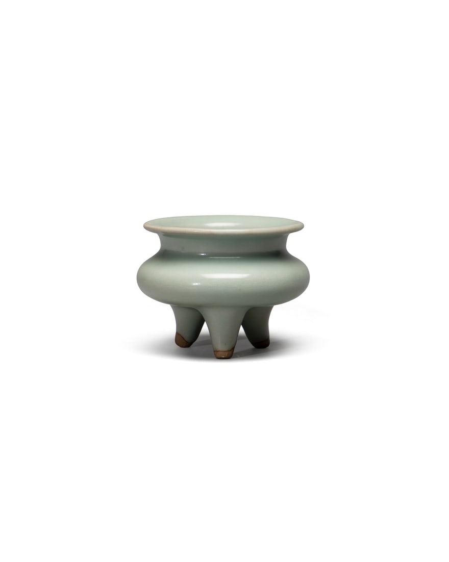 A 'LONGQUAN' CELADON-GLAZED TRIPOD CENSER (1 of 4)