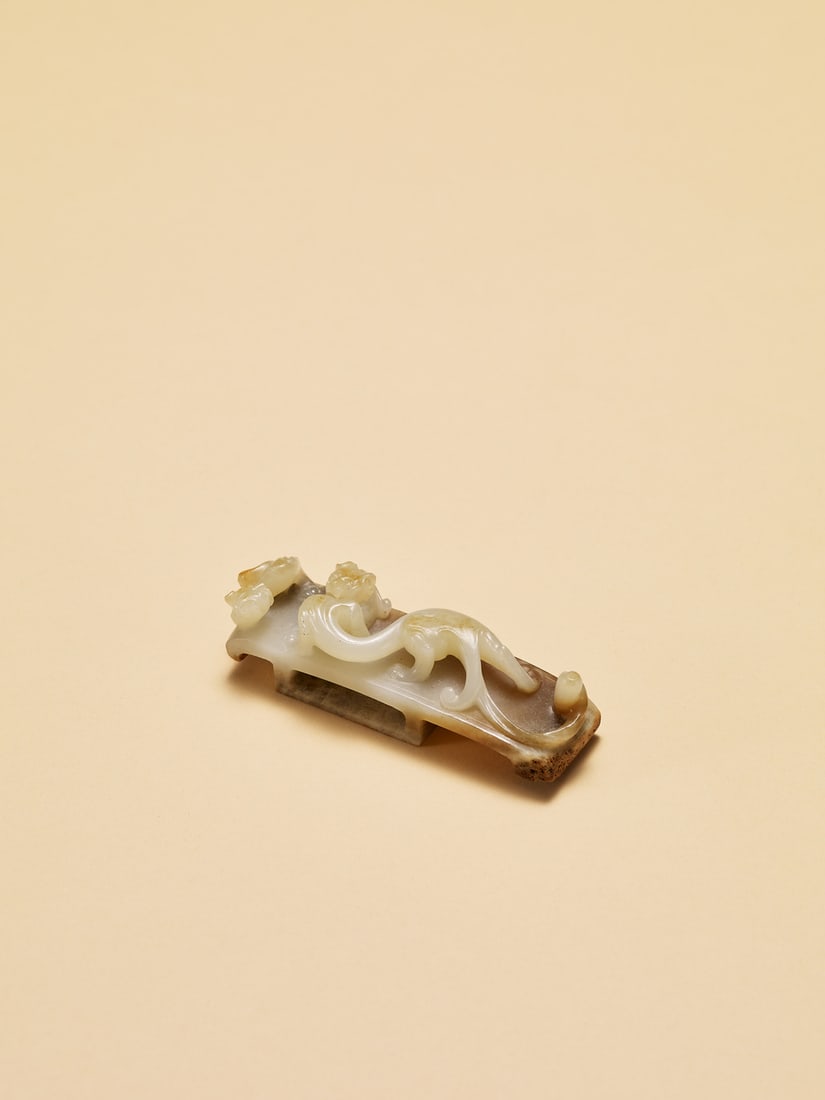 A WHITE JADE 'DRAGON' SCABBARD SLIDE (1 of 1)