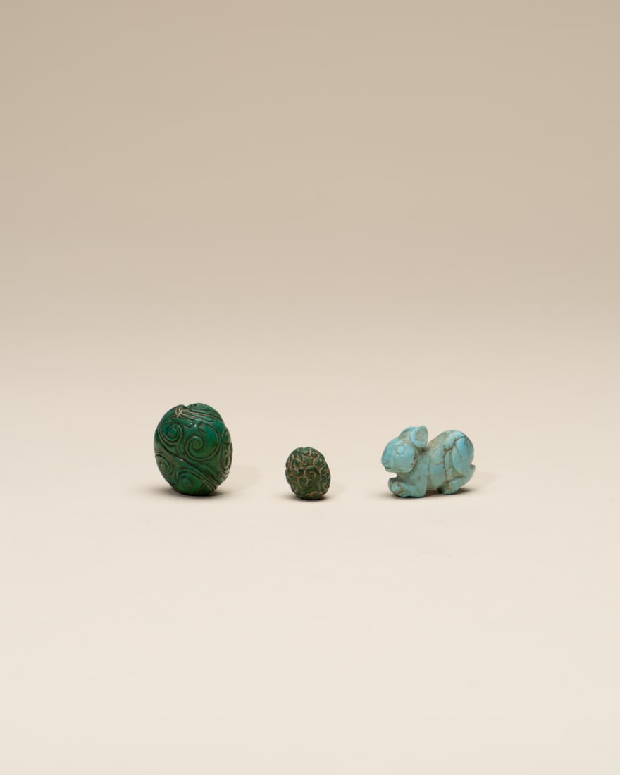 A STRAND OF TURQUOISE BEADS: 品名(title):年代不一 綠松石串飾。年代(Age): VARIOUS PERIOD。 尺寸:尺寸不一