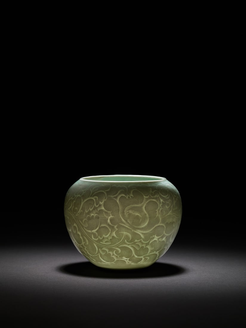 A 'HUTIAN' CARVED JAR (1 of 1)