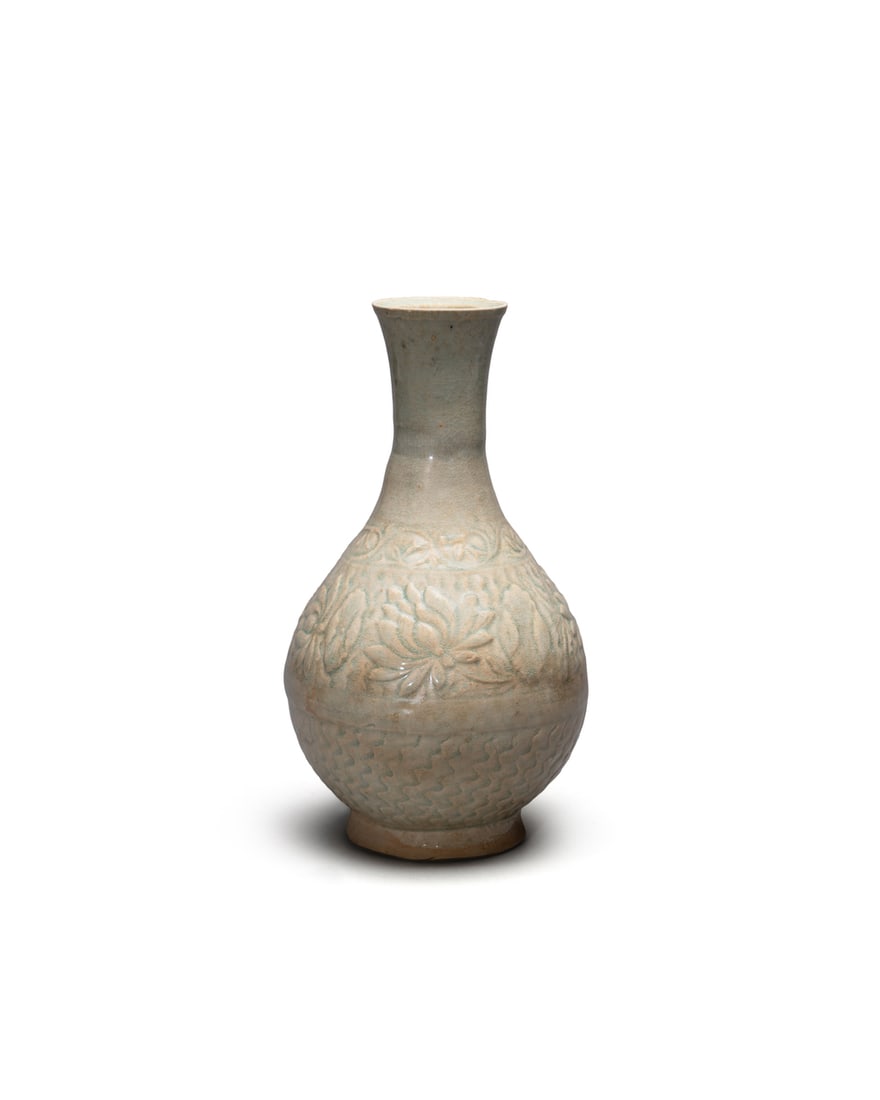 A 'HUTIAN' QINGBAI-GLAZED VASE, YUHUCHUNPING (1 of 3)