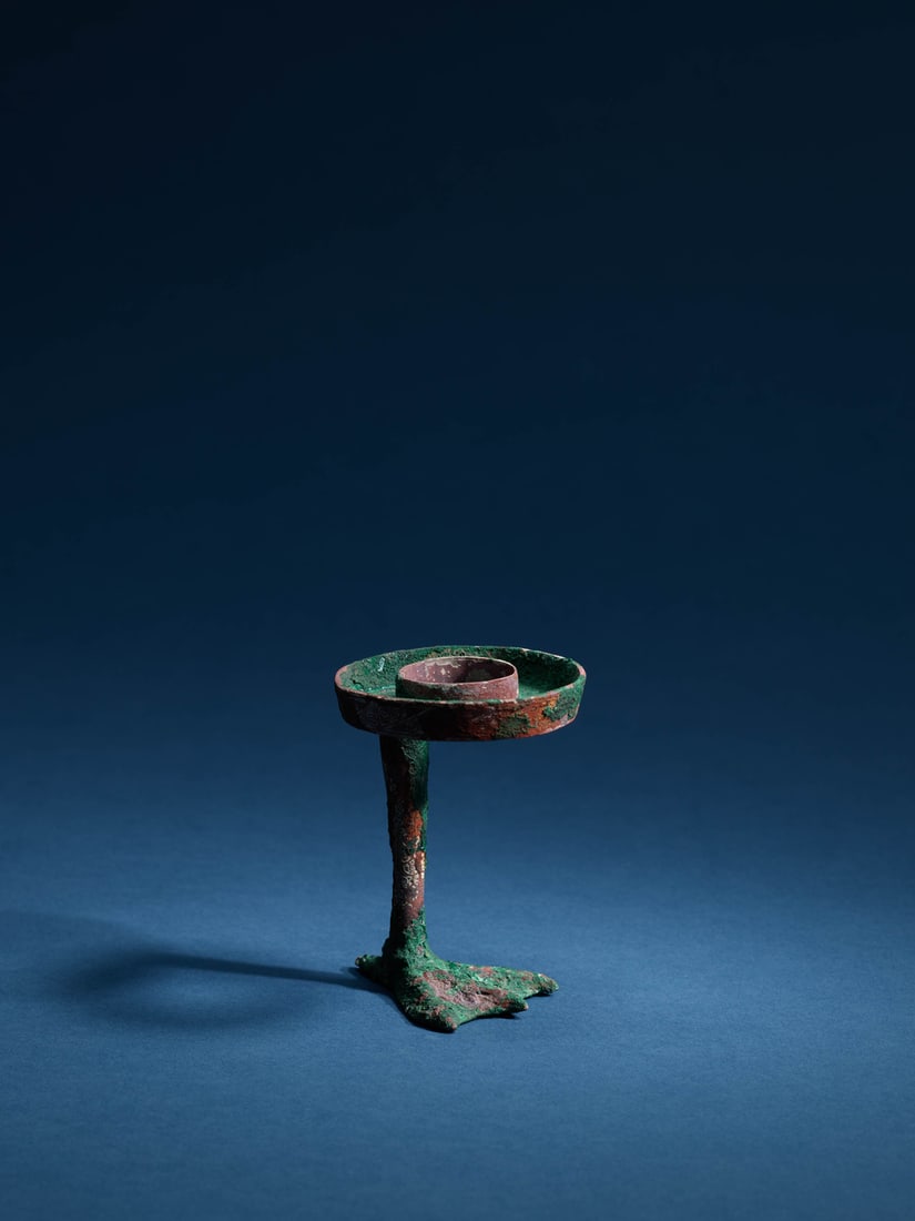 A SILVER-INLAID BRONZE LAMP (1 of 1)