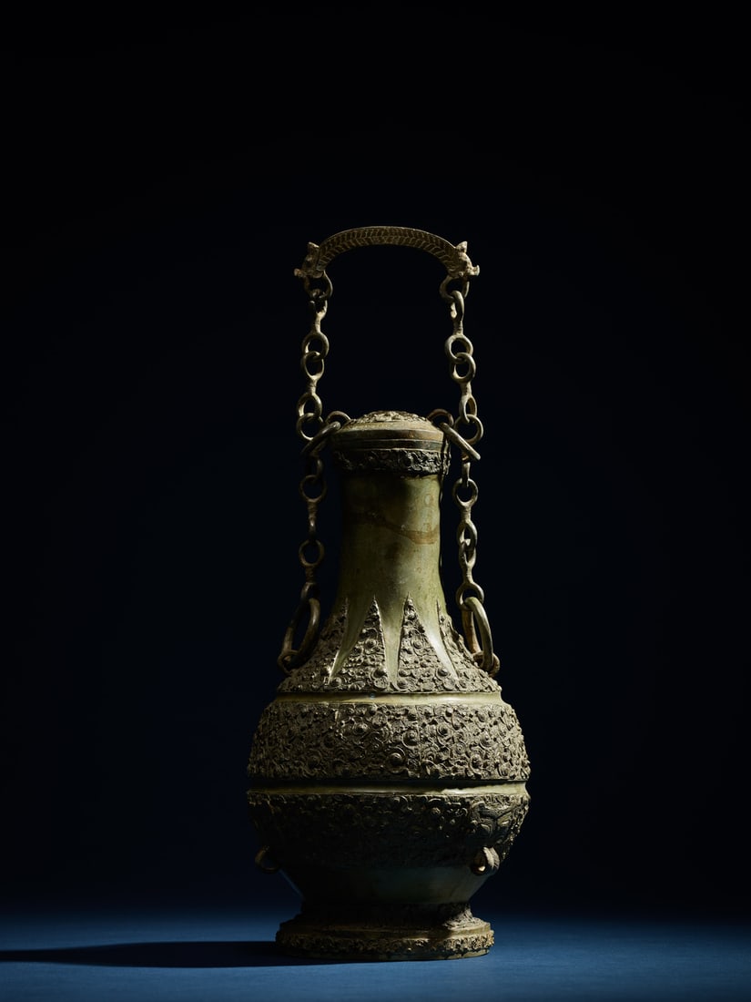 A BRONZE RITUAL WINE VESSEL, HU (1 of 2)