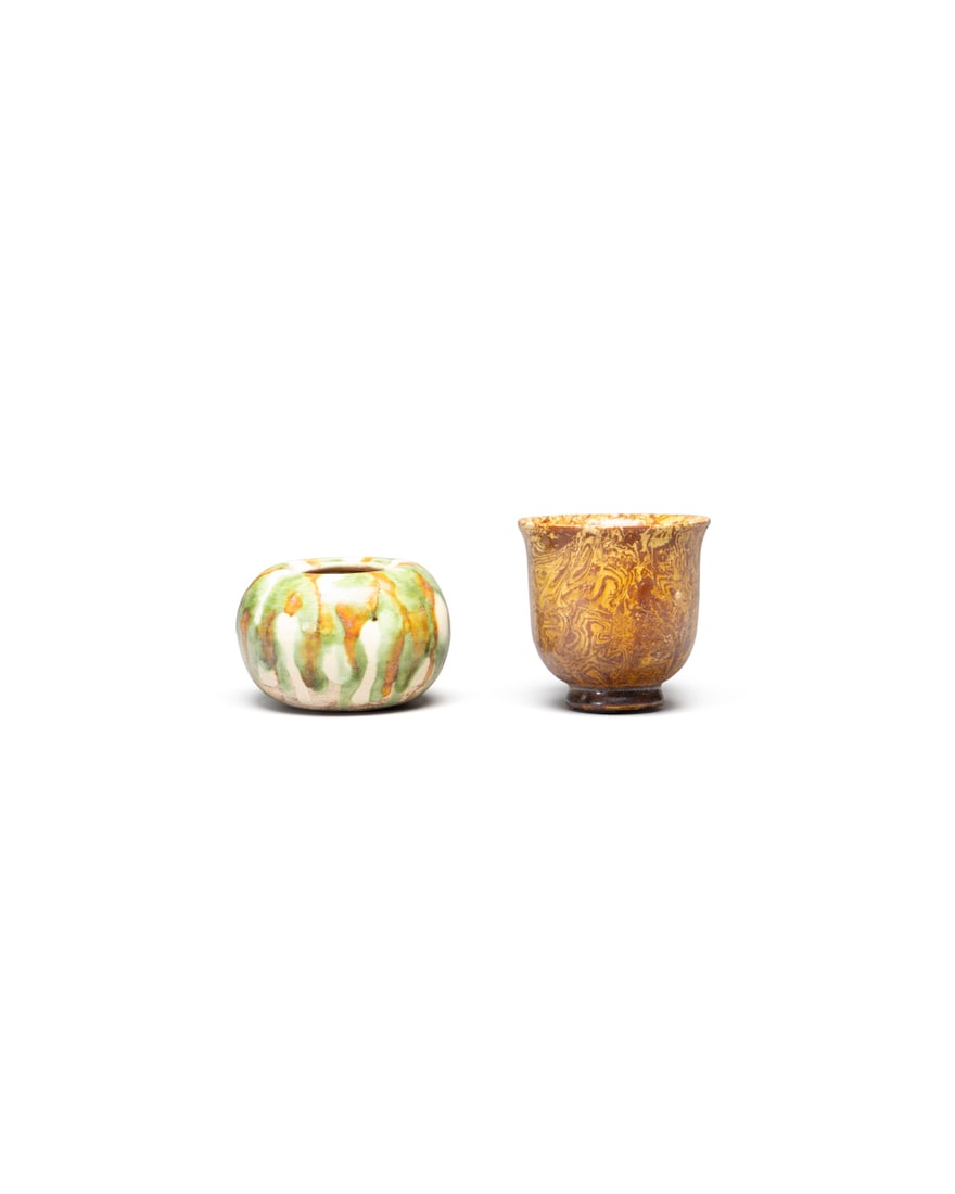 A PAIR OF POTTERY VESSELS (1 of 4)